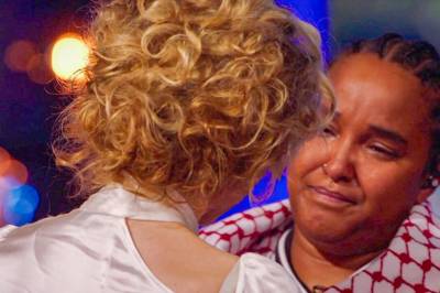 Knekker sammen før sangen begynner