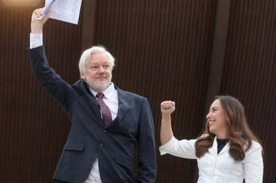 Assange til rød løper i Cannes for dokumentarpremiere