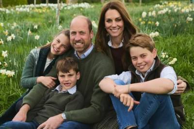 Deler nytt familiebilde