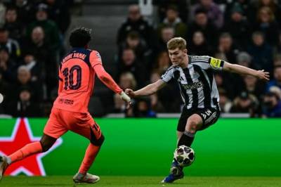 Manchester United banker på: Newcastle har bestemt seg om Lewis Hall