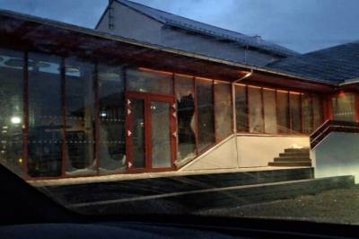 - Nesten pulverisert