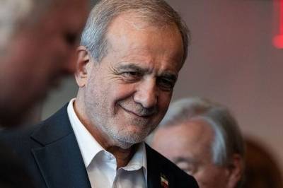 Irans president svarer på påstander om at regimet er delt