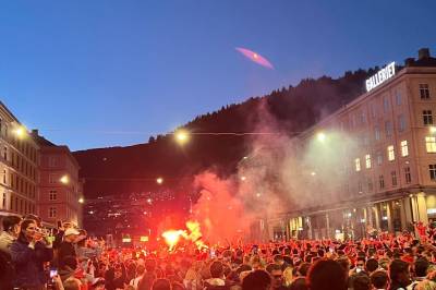 Fyrer opp nødbluss