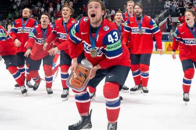 Ap-topp vil ha hockeyheltene vekk fra betal-TV i fremtiden