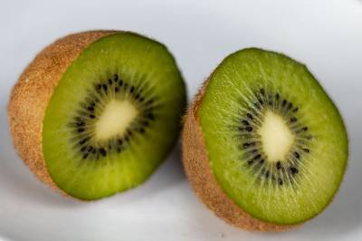 Kiwi sies å gi bedre fordøyelse, søvn og immunforsvar. Men bare én av disse har man et klart svar på