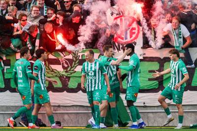 Kom med stikk på direkten: – Jeg har vært snill med dem