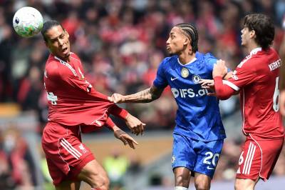 Poengdeling mellom Liverpool og Chelsea: Hjemmefansen reagerte på Slot-grep
