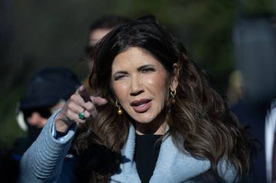 Trump bekrefter at han sparker sikkerhetsministeren