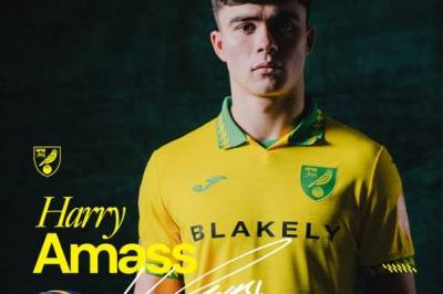 Manchester United sender Harry Amass til beintøff nedrykksstrid