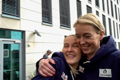 Her innser Lunde at lagvenninna er like gammel som karrieren hennes