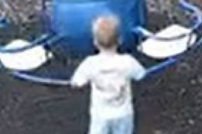 Noah (3) savnet: Hundrevis leter