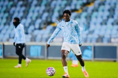 Manchester City jobber hardt for å stoppe Liverpool overgang for kreativ midtbanespiller