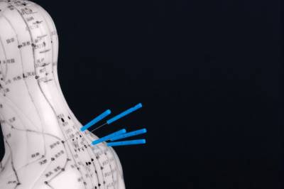 Kan effekter av akupunktur forklares utelukkende som placebo?