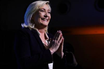 Bodyguarder, fiktive jobber og støtte fra Putin og Trump