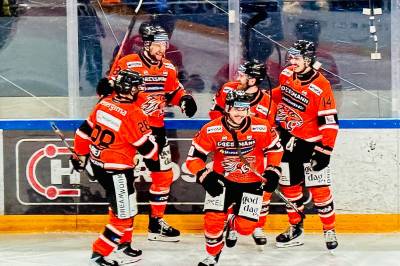 Storhamars Jakob Berglund avgjorde igjen på overtid – slo Frisk Asker 4-3 og kan ta NM-bøtta mandag