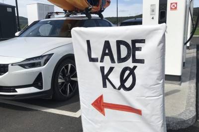 Halvparten av elbilistene opplever sjelden ladekø