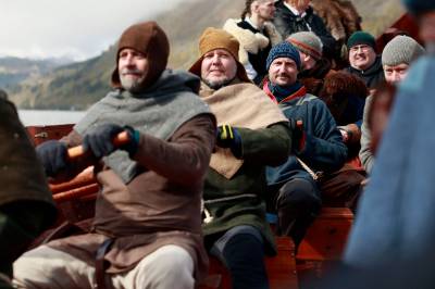 Kronprins Haakon og prins Sverre Magnus på vikingtokt i Nordfjordeid