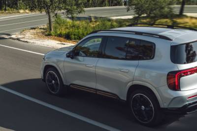 Går over 60 mil og har plass til sju