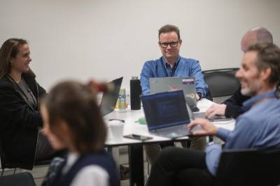 – 3,3 milliarder angrep på 30 dager