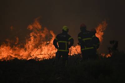 Skogbrannene i Frankrike: To siktet for å ha tent fyrverkeri