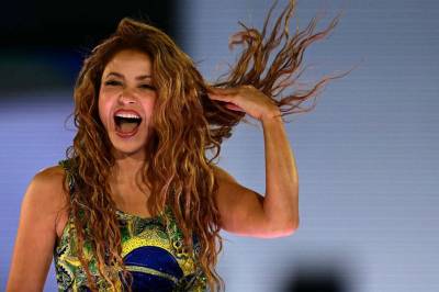 Shakira opptrer på åpningsseremonien i VM