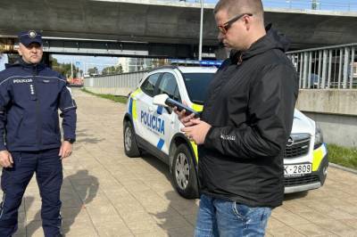 Søker med drone i elva