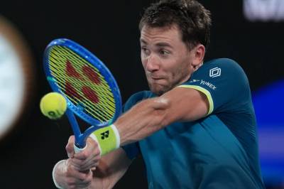 Ruud ute av Australian Open – stoppet av amerikansk servekanon