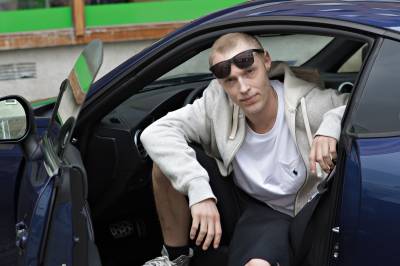 – Jeg både ler og blir blir rørt av dette