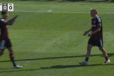 Jonathan Burkardt med mål mot Hull City
