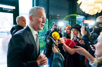 Stoltenberg varsom med å endre mandatet til Norges Bank