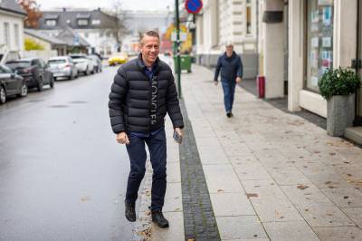 Har inngått forlik etter puppe­bilde­strid