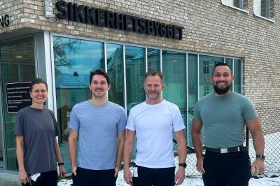 Ble kalt «smurfer» og byttet ut jobbuniform – har fulgt etter i Møre og Romsdal