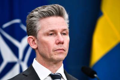 Sveriges forsvarsminister åpner for atomvåpen i krigstid