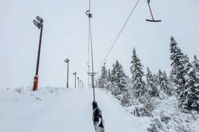 – Førjulstiden er forbundet med en evig jakt etter hvilke skianlegg som ser ut til å åpne først