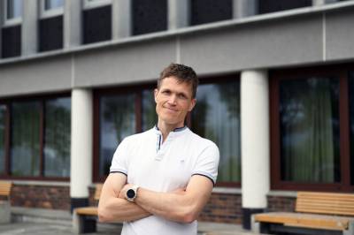Giftig positivitet på jobben: Hvorfor mumler vi ved kaffemaskinen i stedet for å si fra på møtet?