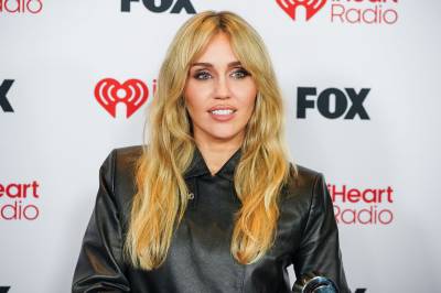 Miley Cyrus svarer på kritikken etter comeback-konsert: – Vurderte å ikke gå på scenen