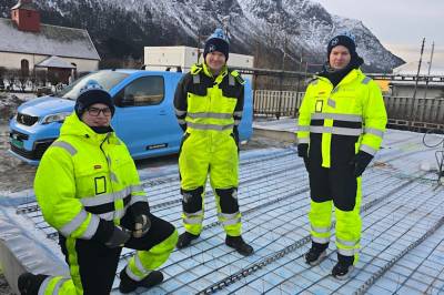 width=device-width, initial-scale=1