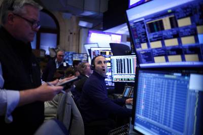 Wall Street stiger fra rekordnivåer: Apple-aksjen hopper etter tallslipp