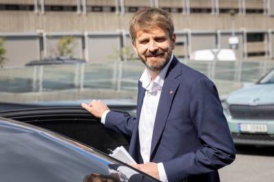 DN mener: Vestre tirrer på seg Vedum