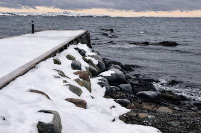 Nektes elbåtlader på egen brygge