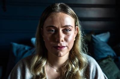 Hanna (20) fikk livet snudd opp ned av sjelden sykdom: – Følelsen av å bli kastet utfor et stup