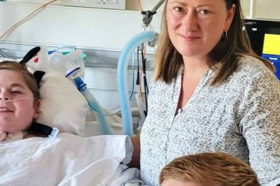 – Pappaen og jeg satt på hver vår side av sengen og holdt ham i hendene