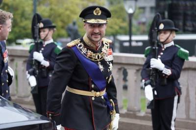 No skal kong Haakon ut i landet – hit går den fyrste reisa