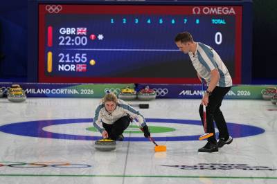Høy temperatur da Norges curlingpar tapte for Italia – medaljehåpet i en tynn tråd