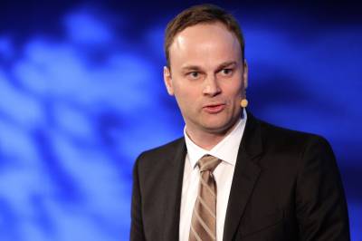 Skatteetaten undersøker Røkke-toppens huskjøp – anklages for «fisketur» i mobilinnhold