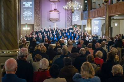 Over 100 sangere fylte kirkerommet med julestemning
