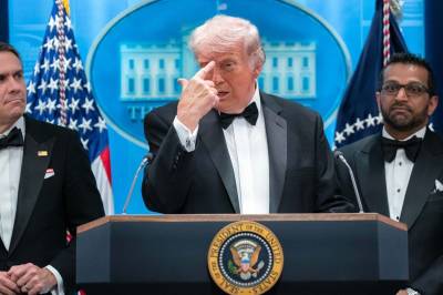 Trump evakuert fra korrespondentmiddag da mann skjøt med hagle