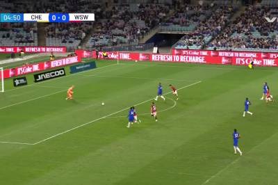 Dastan Satpaev med mål mot Western Sydney Wanderers