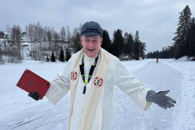 Vier brudepar på skøyter