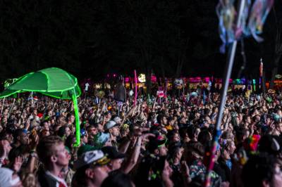 Spedbarn funnet død på festivaldo